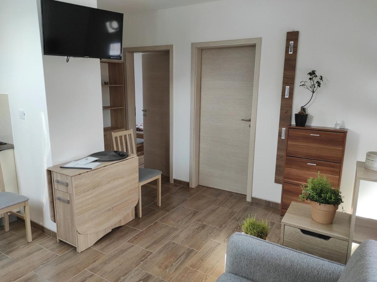 Apartman Frymburk 700 エクステリア 写真